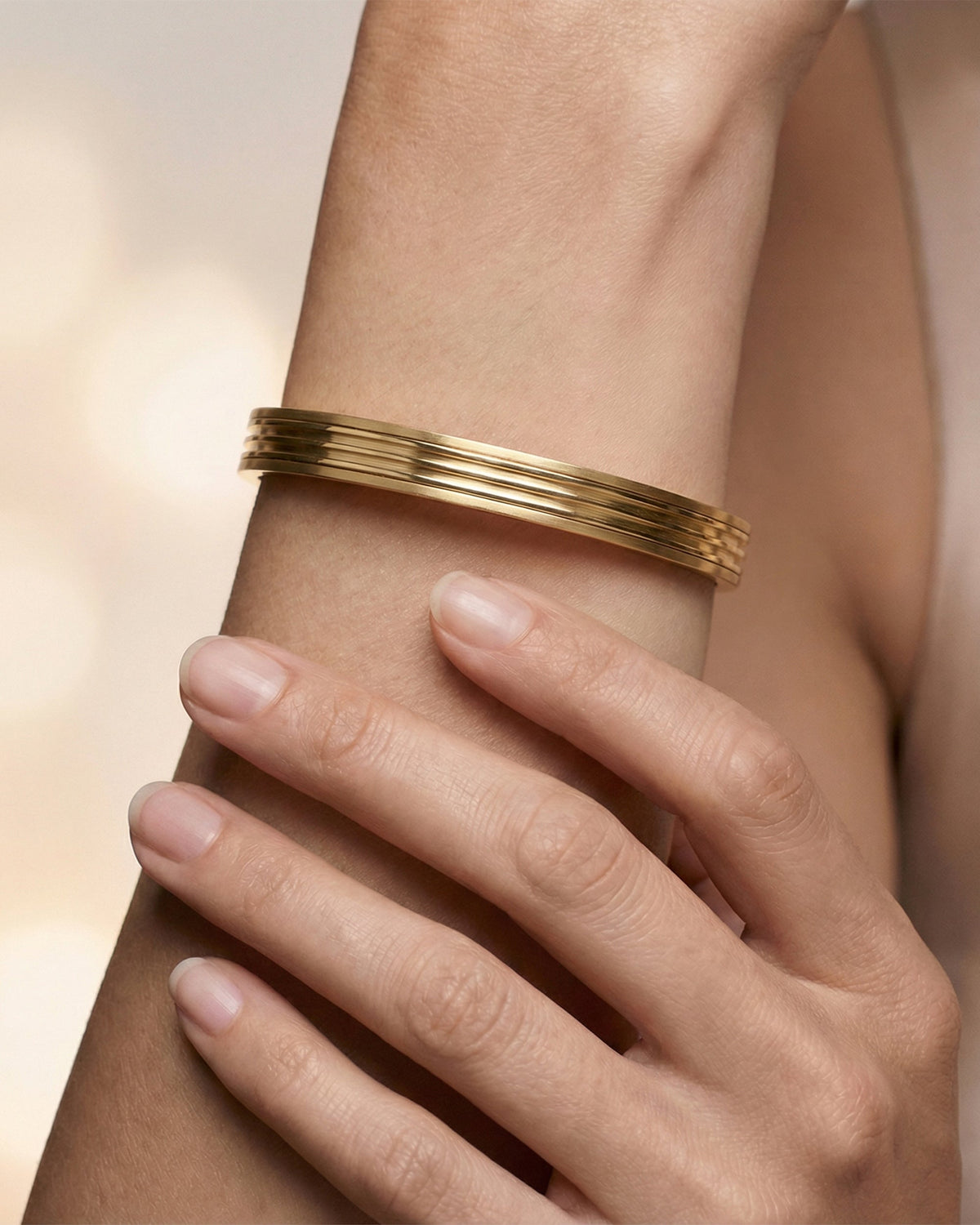 Tulle Crest Bangle