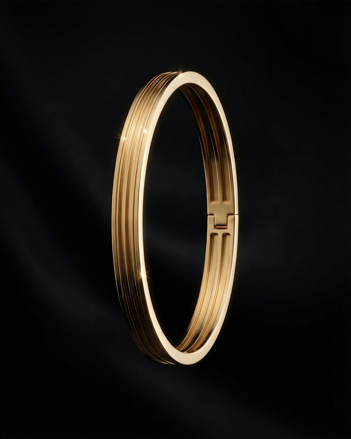 Tulle Crest Bangle